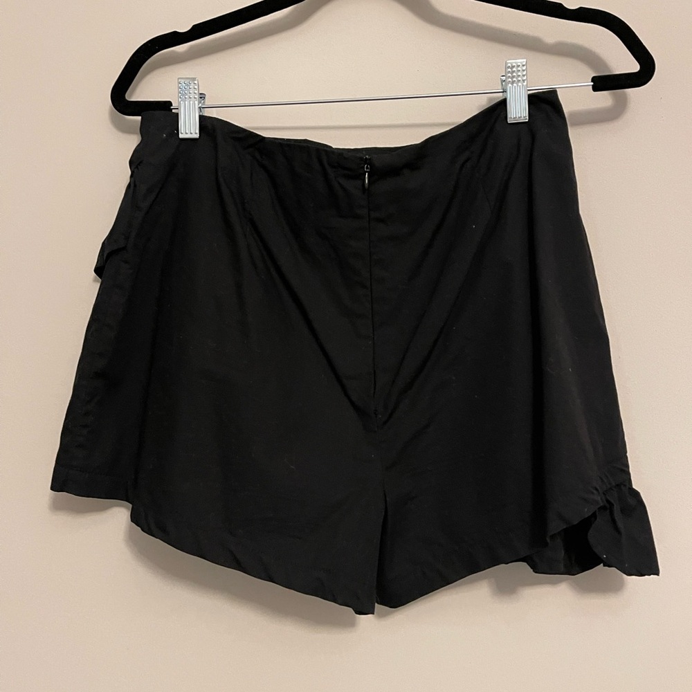 Black skort